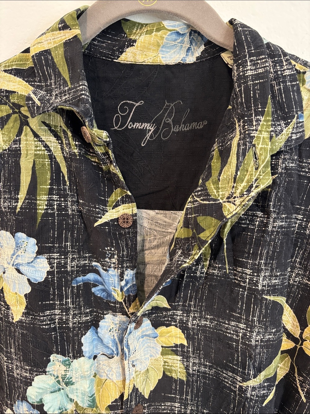 Tommy Bahama Men’s Silk Shirt. Size medium